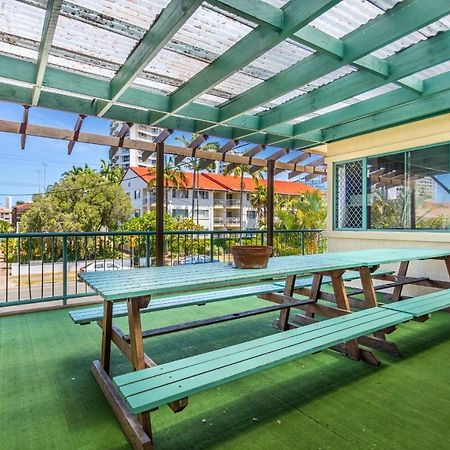 Sleeping Inn Backpackers Resort Голд-Кост Экстерьер фото