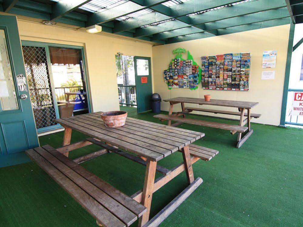 Sleeping Inn Backpackers Resort Голд-Кост Экстерьер фото