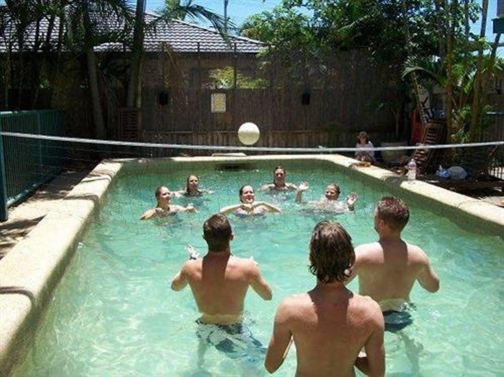 Sleeping Inn Backpackers Resort Голд-Кост Экстерьер фото