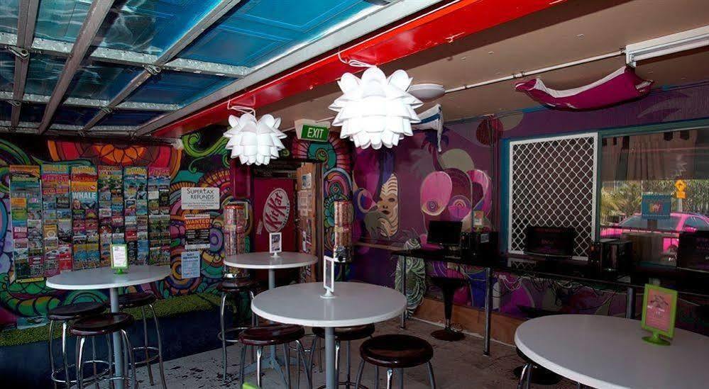 Sleeping Inn Backpackers Resort Голд-Кост Экстерьер фото