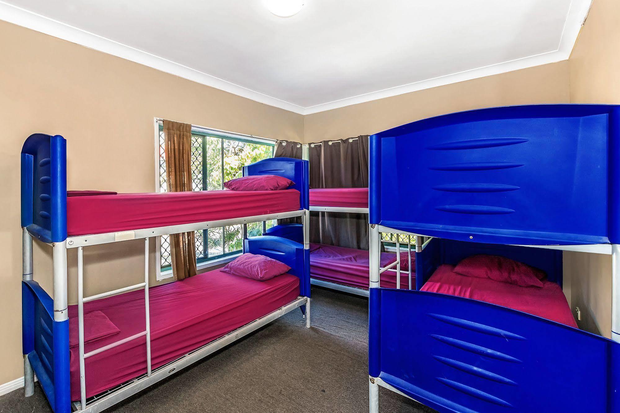 Sleeping Inn Backpackers Resort Голд-Кост Экстерьер фото