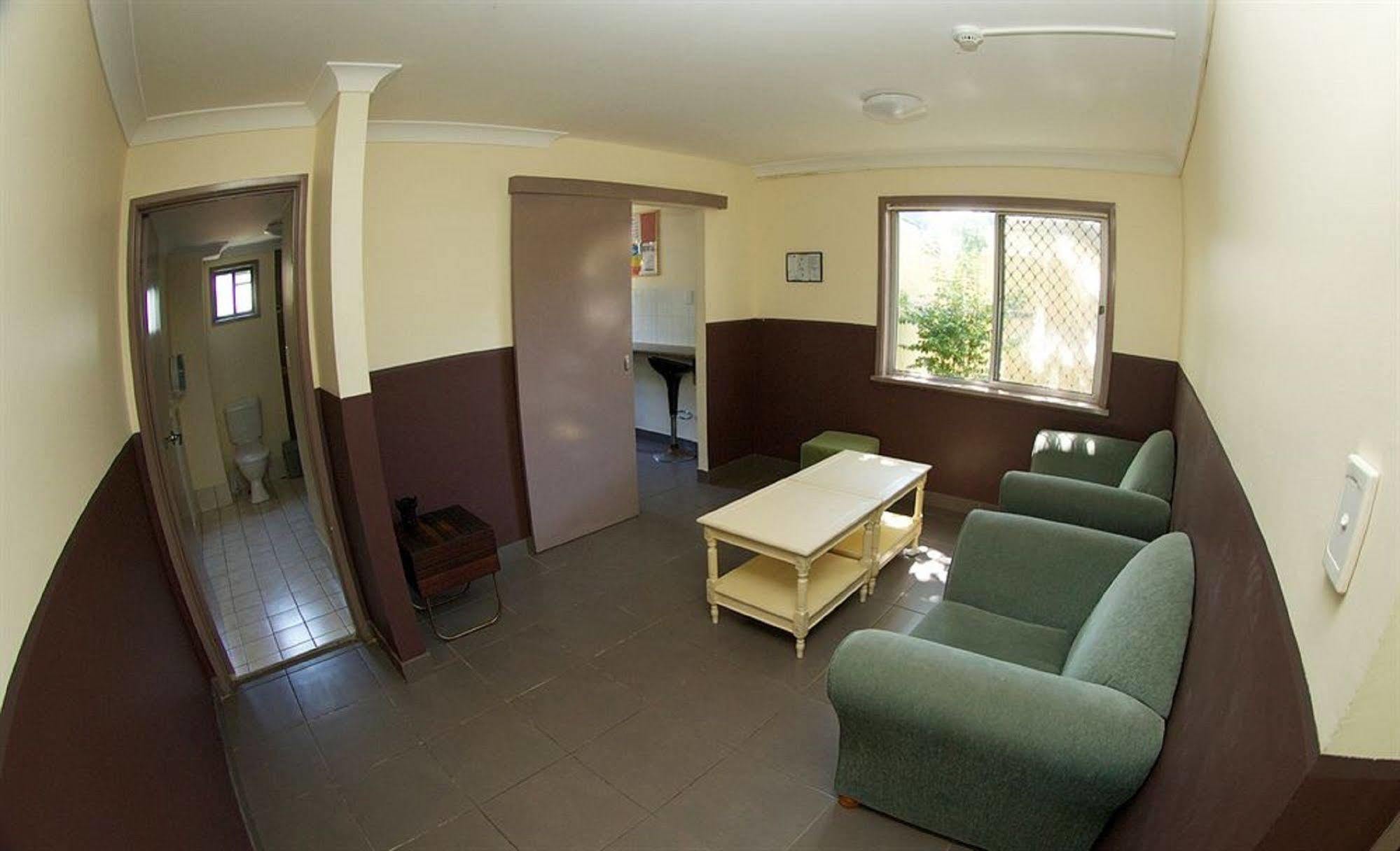 Sleeping Inn Backpackers Resort Голд-Кост Экстерьер фото