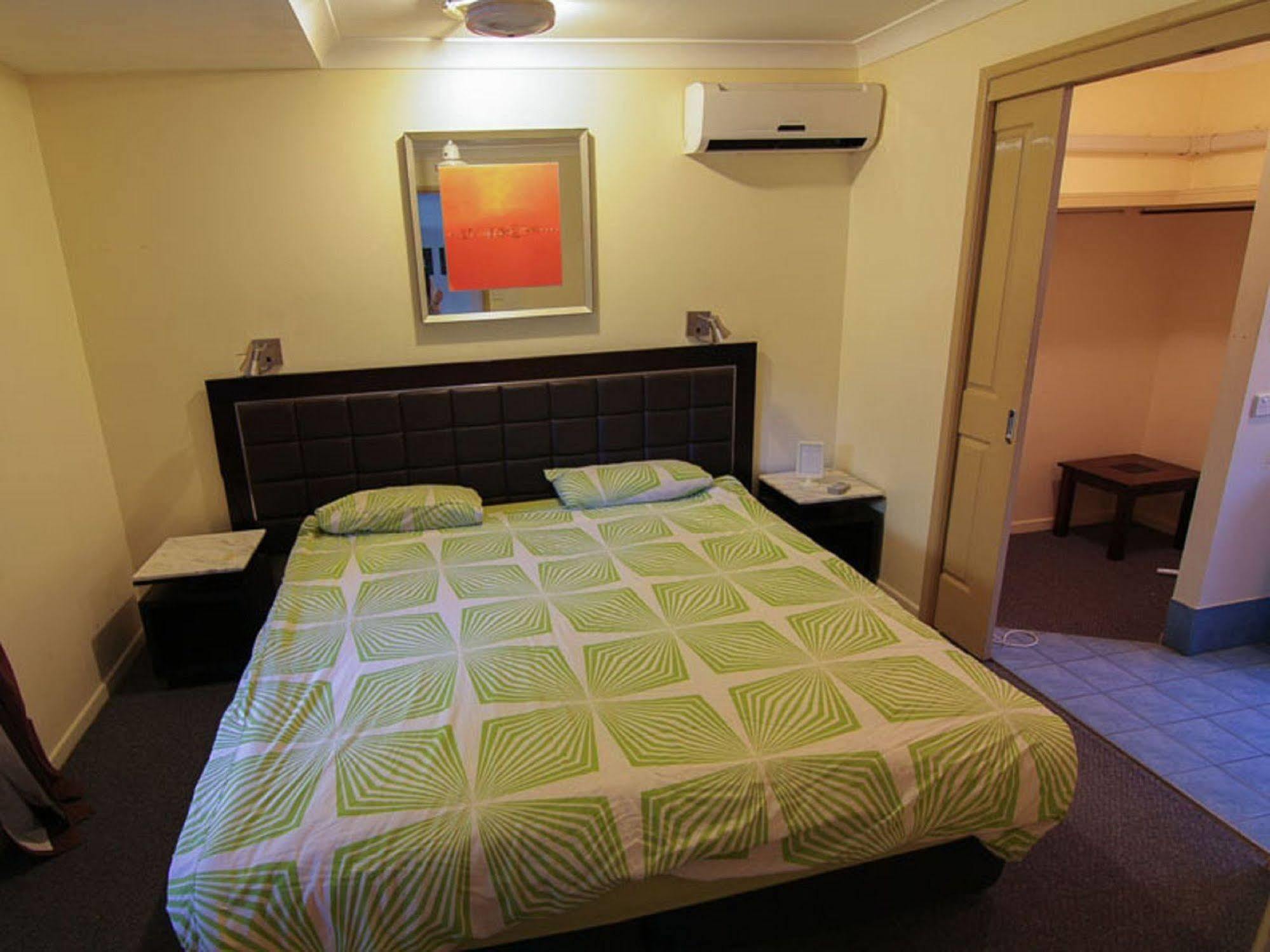 Sleeping Inn Backpackers Resort Голд-Кост Экстерьер фото
