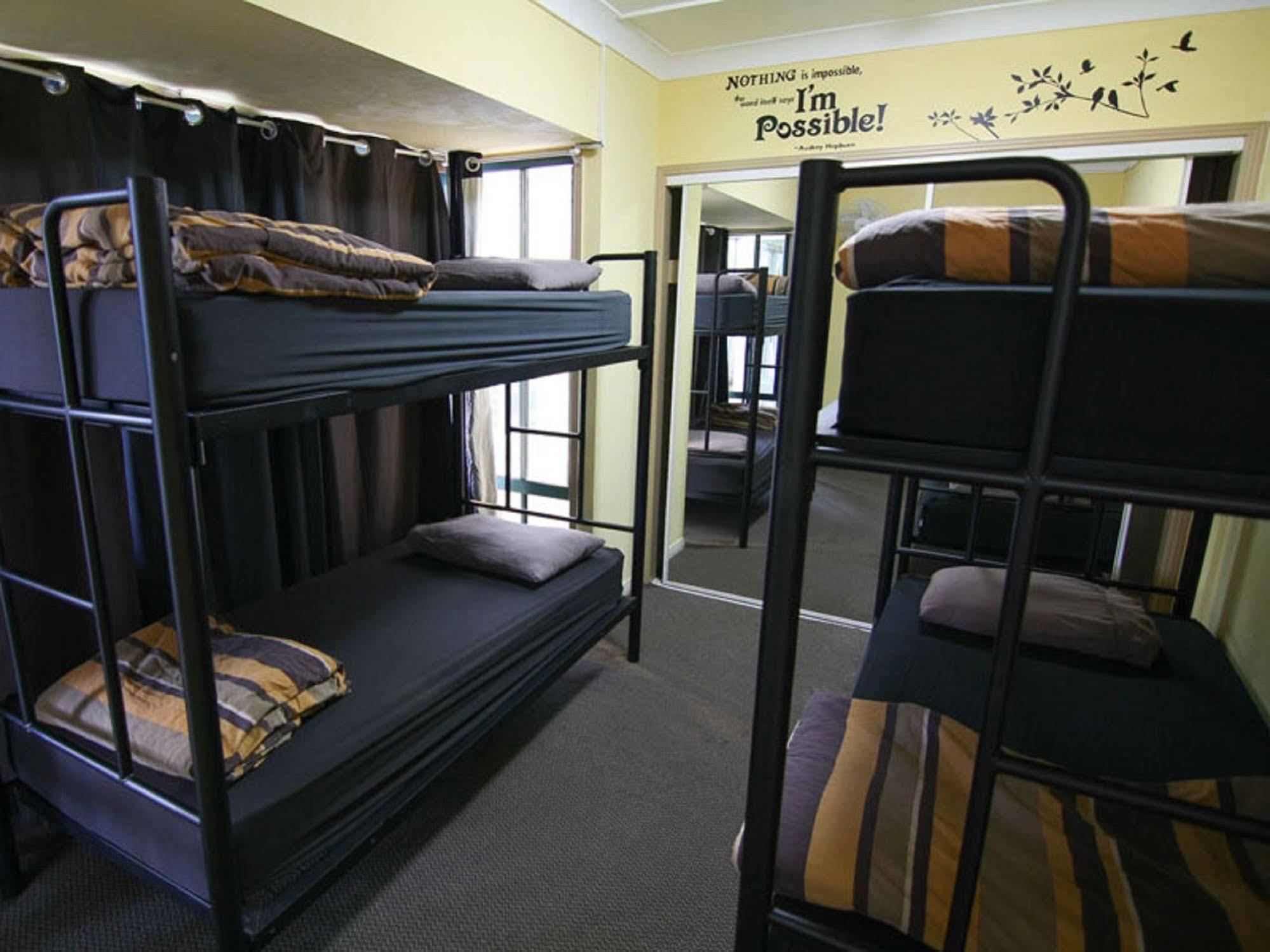 Sleeping Inn Backpackers Resort Голд-Кост Экстерьер фото