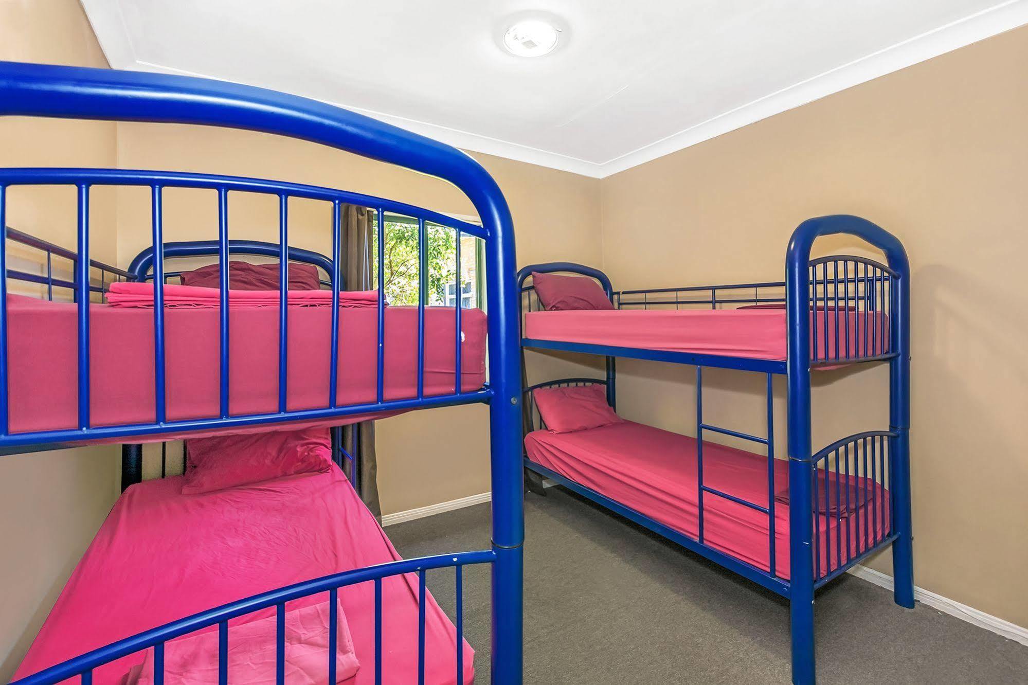 Sleeping Inn Backpackers Resort Голд-Кост Экстерьер фото