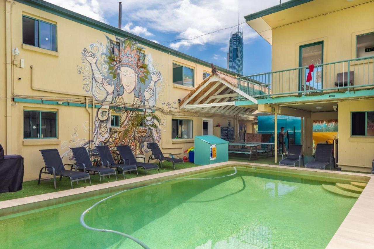 Sleeping Inn Backpackers Resort Голд-Кост Экстерьер фото