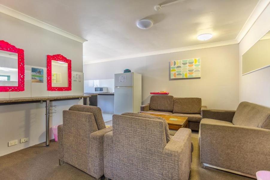 Sleeping Inn Backpackers Resort Голд-Кост Экстерьер фото